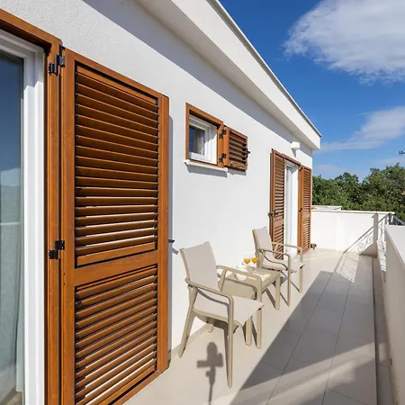 Olivia - Peaceful Family Paradise Near Šestanovac