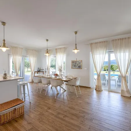 Willa Olivia - Peaceful Family Paradise Near