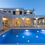 Olivia - Peaceful Family Paradise Near