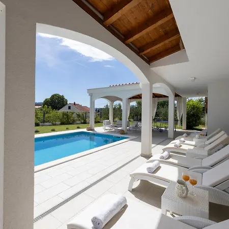 Villa Olivia - Peaceful Family Paradise Near