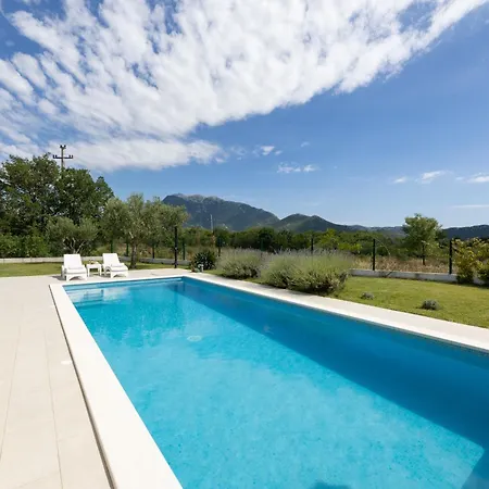 Olivia - Peaceful Family Paradise Near Sestanovac