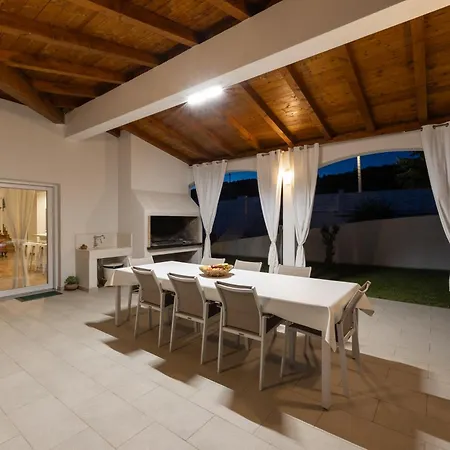 Olivia - Peaceful Family Paradise Near Villa