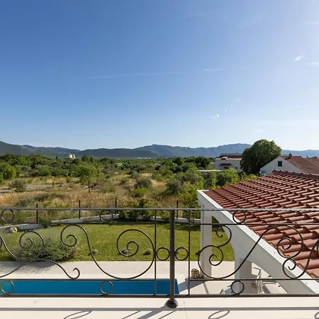Olivia - Peaceful Family Paradise Near Villa Sestanovac