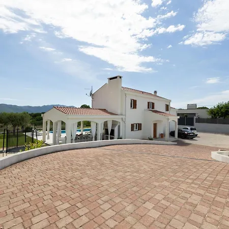 Olivia - Peaceful Family Paradise Near 别墅