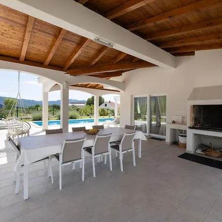Villa Olivia - Peaceful Family Paradise Near